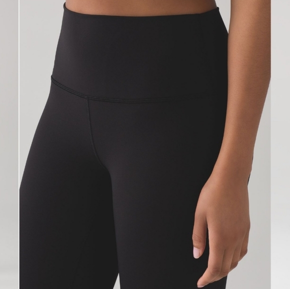 COPY - Lululemon Wunder Under Crop (Hi-Rise) *Full-On Luxtreme 21", Black, Size… - Picture 4 of 10